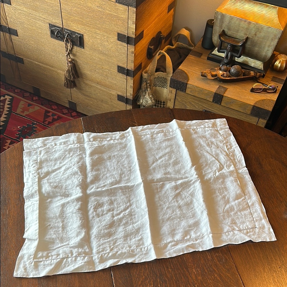 1 Large white Irish Linen pillowcase. 2 inch flange. 24” x 34” No tags. EUC